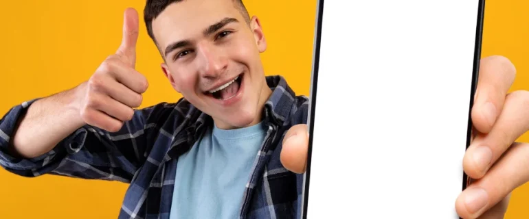 social media marketing in nevada - man holding phone